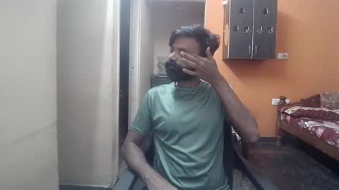 Snapshot of leosbroad chatting on December 12, 3:05 pm Leo online show from December 12, 3:05 pm