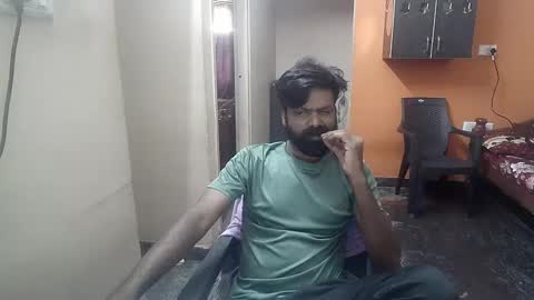 Snapshot of leosbroad chatting on December 13, 9:57 am Leo online show from December 13, 9:57 am