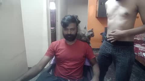 Snapshot of leosbroad chatting on December 14, 7:29 am Leo online show from December 14, 7:29 am