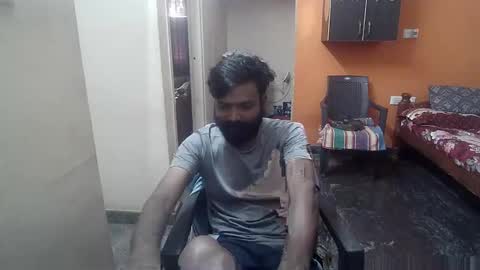 Snapshot of leosbroad chatting on December 24, 9:06 am Leo online show from December 24, 9:06 am