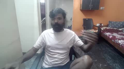 Snapshot of leosbroad chatting on December 27, 8:56 am Leo online show from December 27, 8:56 am