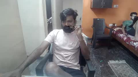 Snapshot of leosbroad chatting on December 27, 1:07 pm Leo online show from December 27, 1:07 pm