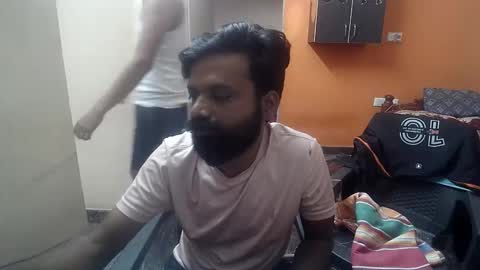 Snapshot of leosbroad chatting on December 29, 6:35 am Leo online show from December 29, 6:35 am