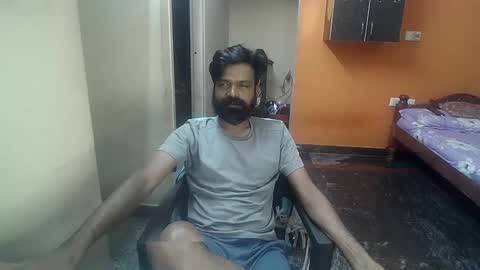 Snapshot of leosbroad chatting on January 4, 2:56 pm Leo online show from January 4, 2:56 pm