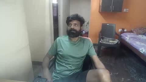 Snapshot of leosbroad chatting on January 7, 5:43 am Leo online show from January 7, 5:43 am