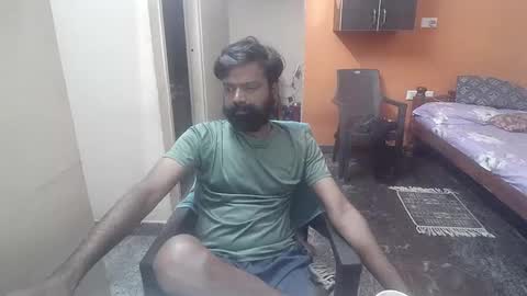 Snapshot of leosbroad chatting on January 18, 1:29 pm Leo online show from January 18, 1:29 pm