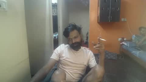 Snapshot of leosbroad chatting on February 17, 12:48 pm Leo online show from February 17, 12:48 pm