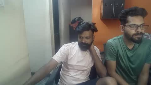 Snapshot of leosbroad chatting on February 17, 5:10 pm Leo online show from February 17, 5:10 pm