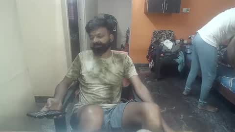 Snapshot of leosbroad chatting on February 20, 7:01 am Leo online show from February 20, 7:01 am