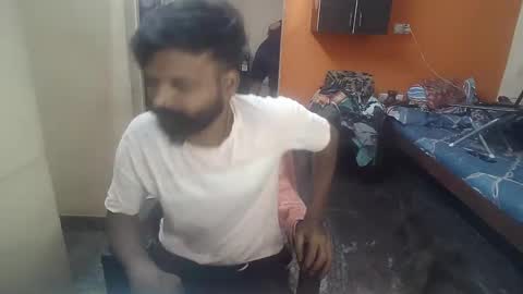 Snapshot of leosbroad chatting on February 21, 7:01 am Leo online show from February 21, 7:01 am