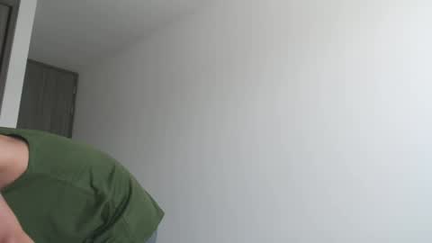 leostorm25 online show from September 26, 2:32 pm