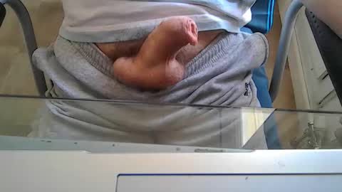 Snapshot of leoufdedingue chatting on October 21, 7:31 am CESTMOI75100 online show from October 21, 7:31 am