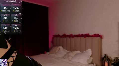 Nicole Moore online show from October 31, 2:51 pm