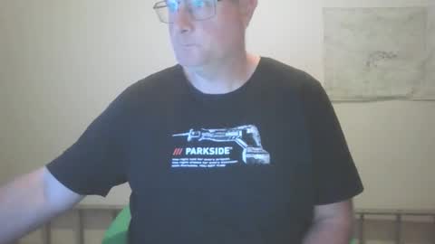 Snapshot of lerase40 chatting on November 15, 6:55 am homquisgode online show from November 15, 6:55 am