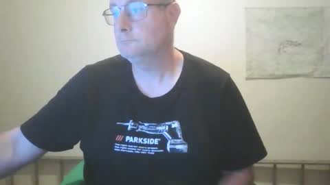 Snapshot of lerase40 chatting on November 16, 7:14 am homquisgode online show from November 16, 7:14 am