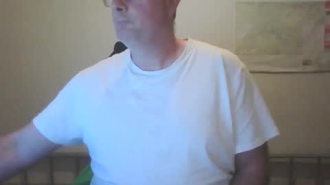 Snapshot of lerase40 chatting on November 24, 2:39 pm homquisgode online show from November 24, 2:39 pm