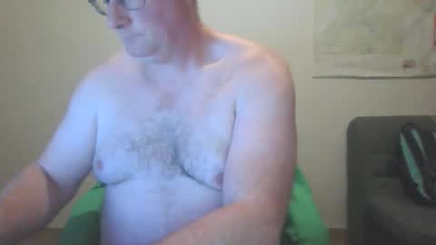 Snapshot of lerase40 chatting on December 4, 1:09 pm homquisgode online show from December 4, 1:09 pm