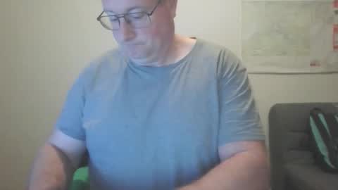 Snapshot of lerase40 chatting on December 5, 5:16 am homquisgode online show from December 5, 5:16 am