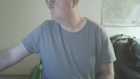 Snapshot of lerase40 chatting on December 14, 9:36 am homquisgode online show from December 14, 9:36 am