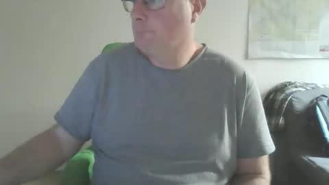 Snapshot of lerase40 chatting on December 16, 10:42 am homquisgode online show from December 16, 10:42 am