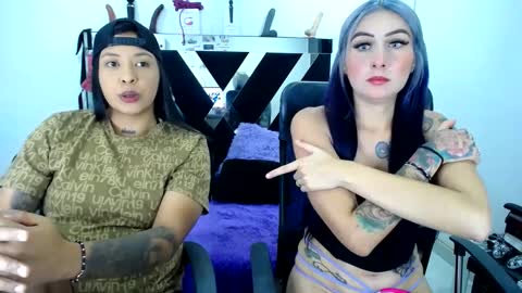 Snapshot of lesbiansgh chatting on December 19, 1:18 am Victoria and Juliana online show from December 19, 1:18 am