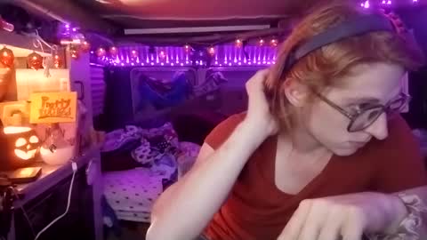 Snapshot of lesleygumgrass chatting on October 1, 12:38 am LesleyGumGrass- The Boring Trans girl online show from October 1, 12:38 am