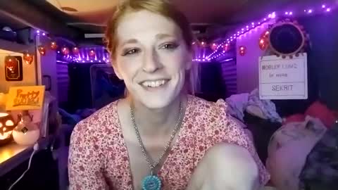 Snapshot of lesleygumgrass chatting on October 5, 2:21 am LesleyGumGrass- The Boring Trans girl online show from October 5, 2:21 am
