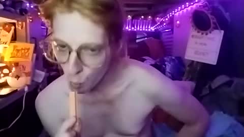 Snapshot of lesleygumgrass chatting on October 16, 9:49 pm LesleyGumGrass- The Boring Trans girl online show from October 16, 9:49 pm
