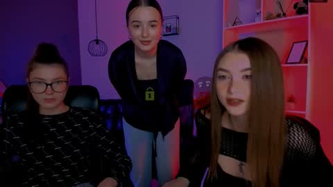 leslie_bird online show from January 7, 10:07 am