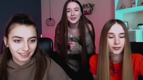 leslie_bird online show from March 17, 9:56 am