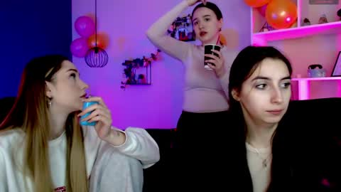 leslie_bird online show from April 1, 8:15 am