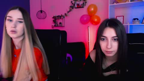 leslie_bird online show from April 2, 8:23 am