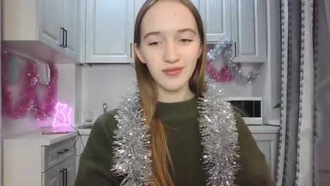 Snapshot of leslie_my_lovee chatting on December 21, 8:10 pm LESLIE online show from December 21, 8:10 pm