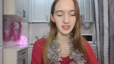 Snapshot of leslie_my_lovee chatting on December 24, 3:16 pm LESLIE online show from December 24, 3:16 pm