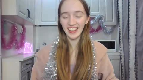 Snapshot of leslie_my_lovee chatting on December 24, 10:06 pm LESLIE online show from December 24, 10:06 pm