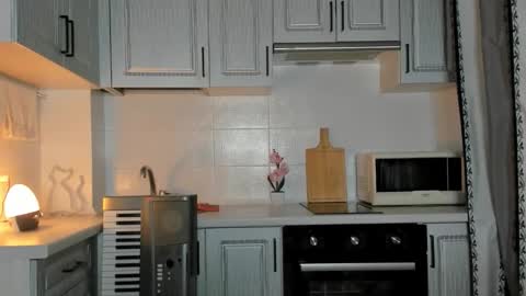 Snapshot of leslie_my_lovee chatting on October 14, 8:20 pm LESLIE online show from October 14, 8:20 pm