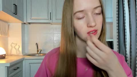 Snapshot of leslie_my_lovee chatting on November 7, 10:15 am LESLIE online show from November 7, 10:15 am