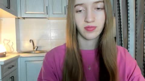 Snapshot of leslie_my_lovee chatting on November 18, 8:24 pm LESLIE online show from November 18, 8:24 pm