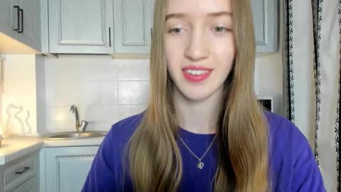 Snapshot of leslie_my_lovee chatting on November 22, 1:43 pm LESLIE online show from November 22, 1:43 pm