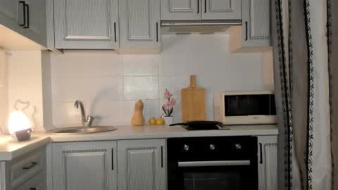 Snapshot of leslie_my_lovee chatting on December 15, 5:12 am LESLIE online show from December 15, 5:12 am