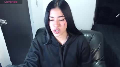 Snapshot of leslieblack_ chatting on January 24, 2:49 am leslie online show from January 24, 2:49 am