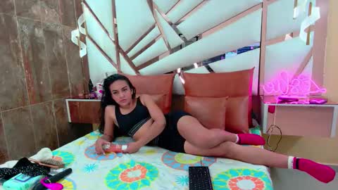 LeslieBush online show from December 18, 11:49 am