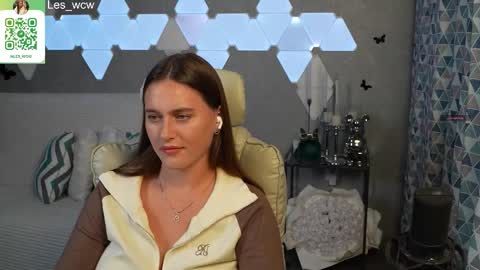 LeslieKorfs online show from September 18, 8:33 pm