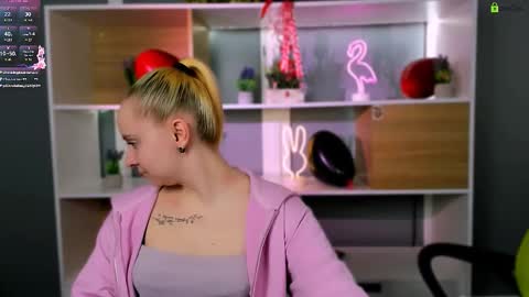 Snapshot of lesly_chilli chatting on February 22, 1:20 pm lesly_chilli online show from February 22, 1:20 pm