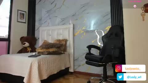 Snapshot of lesly_w chatting on July 17, 11:50 am I am here from Monday to Friday from 730 am to 130 pm Colombia time and saturday from 500 am to 1000 am .... Soon Blue page online show from July 17, 11:50 am