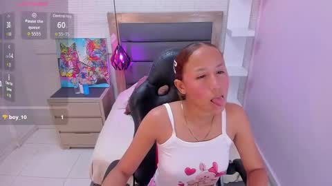   online show from March 9, 8:02 pm