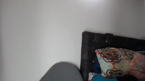 lessliee online show from December 5, 2:55 pm