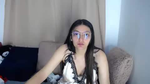 lessliee online show from March 20, 4:17 am