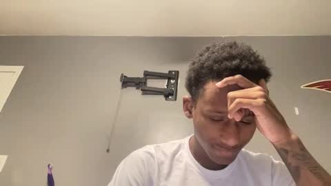 letmeeatup online show from December 10, 9:44 am