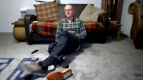 Snapshot of letmestrip chatting on November 13, 12:31 am paul online show from November 13, 12:31 am